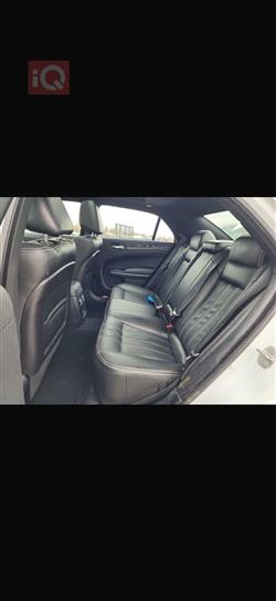 کرایسلەر 300